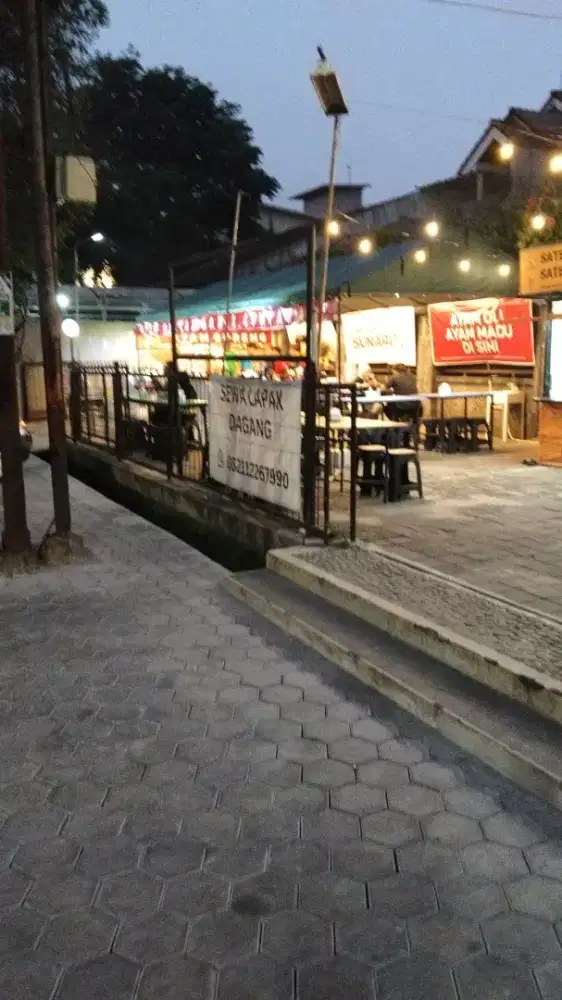 Dibutuhkan waiters tempat makan