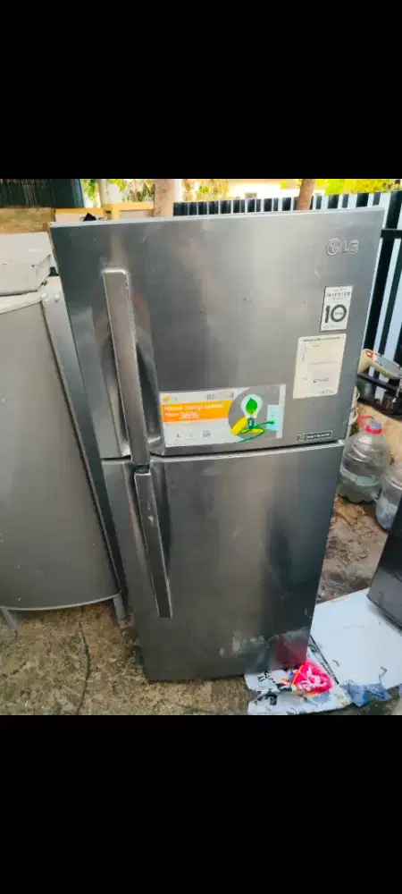 Kulkas LG 2 pintu kondisi bagus normal dingin beku siap pakai1