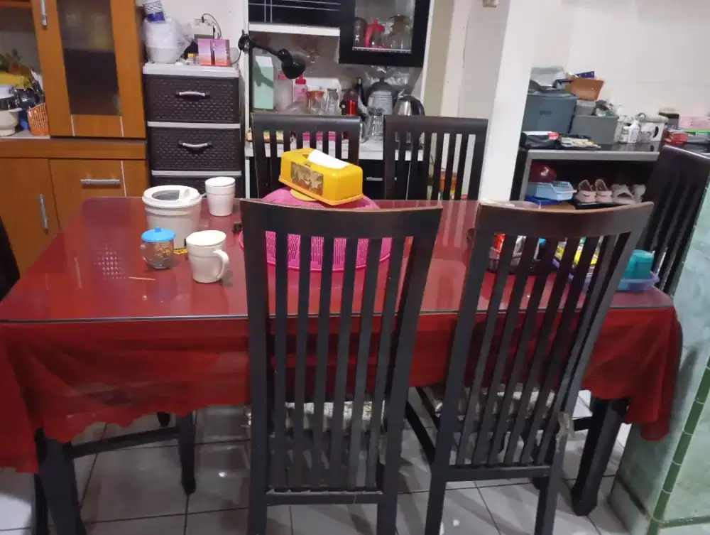 Meja Makan Kayu
