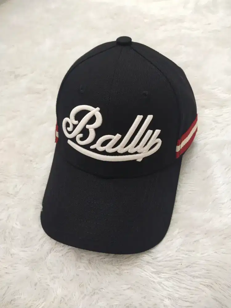 Luxury BALLY caps sangat mewah dan keren banget