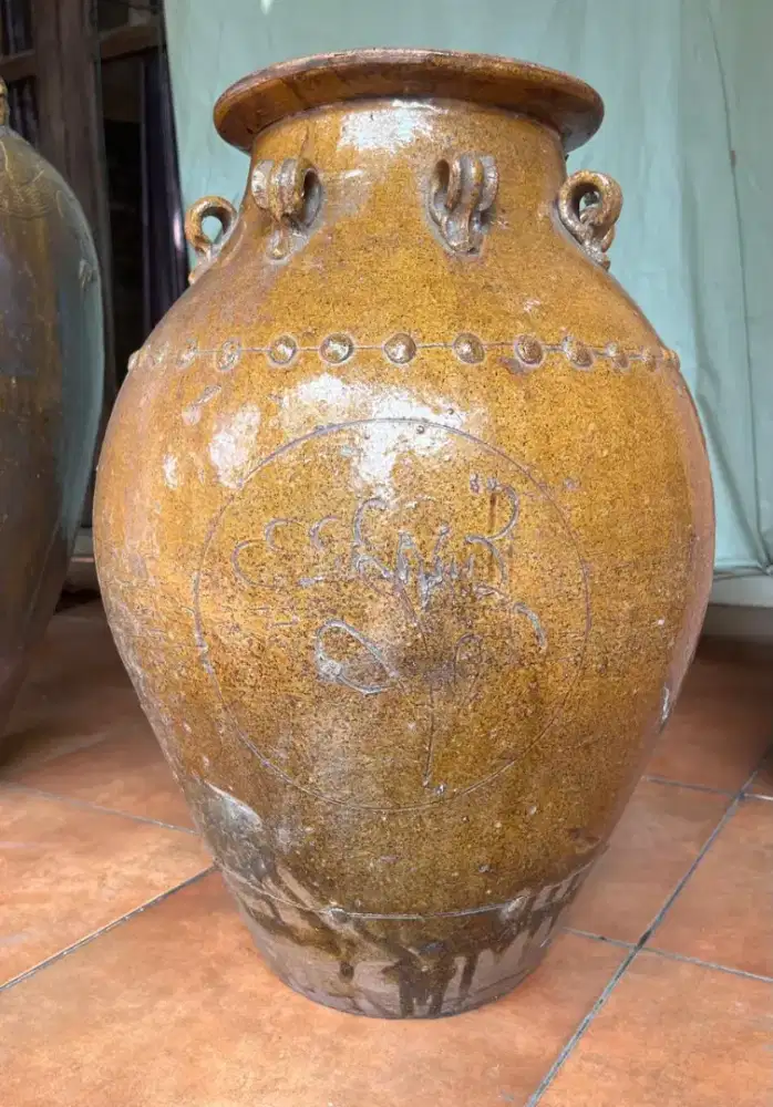 GUCI ANTIK BUNGA TERATAI