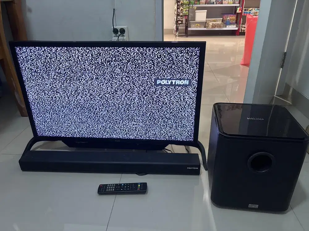 Dijual cepat tv 32in sepaket soundbar