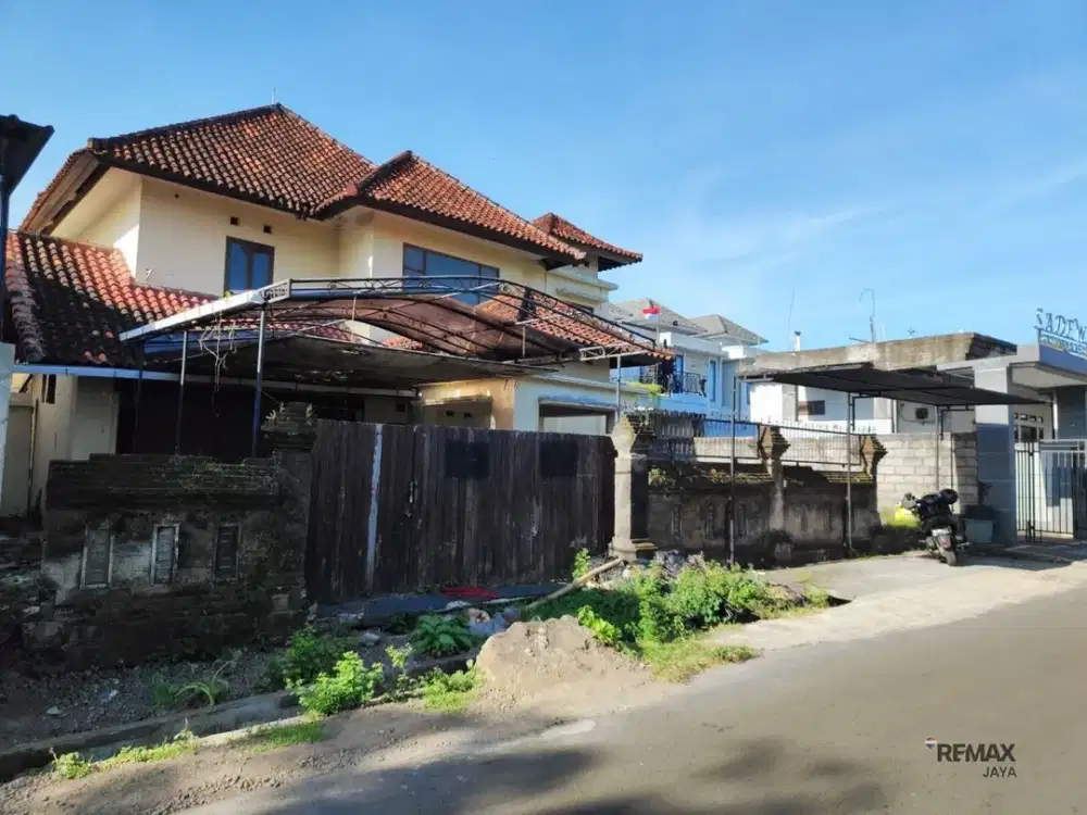 Rumah lokasi strategis pinggir jalan Utama Dijual, di Pidada Ubung