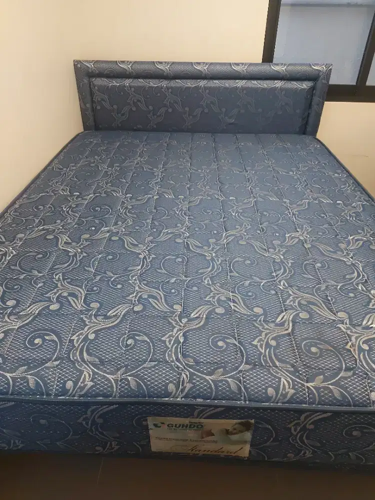 Preloved Tempat Tidur Guhdo,meja kursi belajar,lemari pakaian Informa