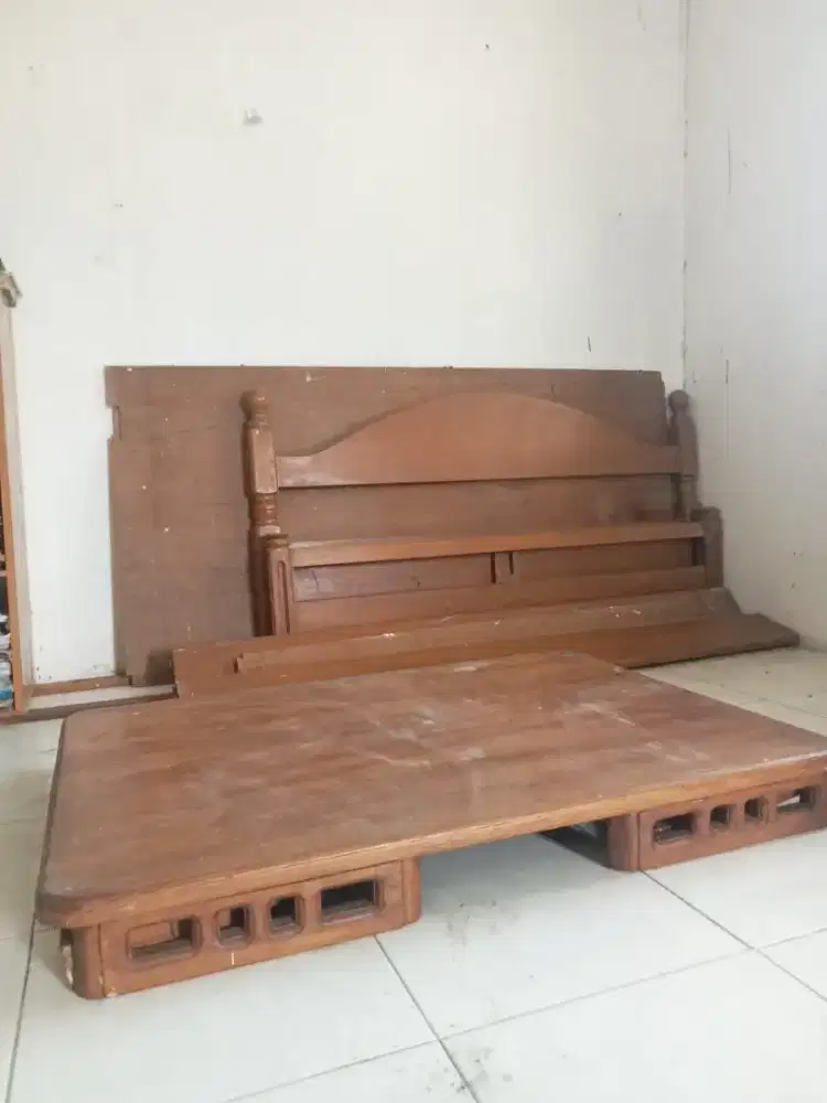 Meja dan Dipan Kayu (NEGO)