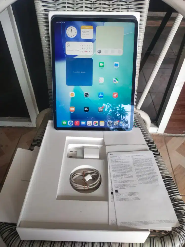 Ipad Air 13inch M3 256gb wifi ibox fullset garansi on bisa tt hp