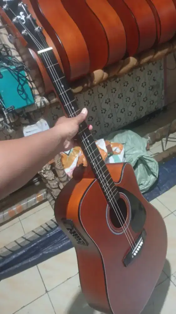 Gitar akustik bisa di sambung ke sound