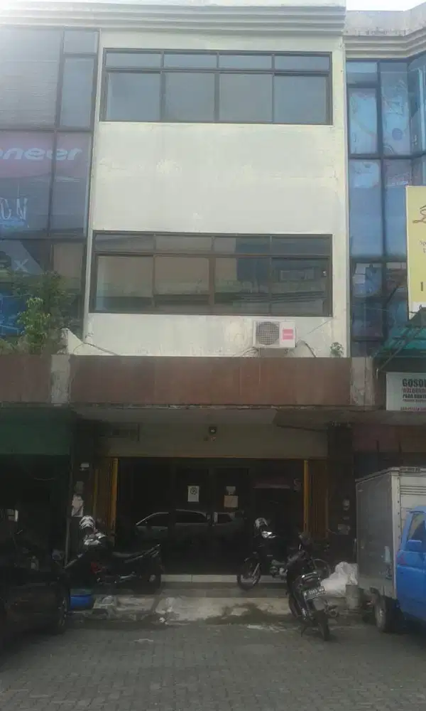 Disewakan Ruko, 3 lantai