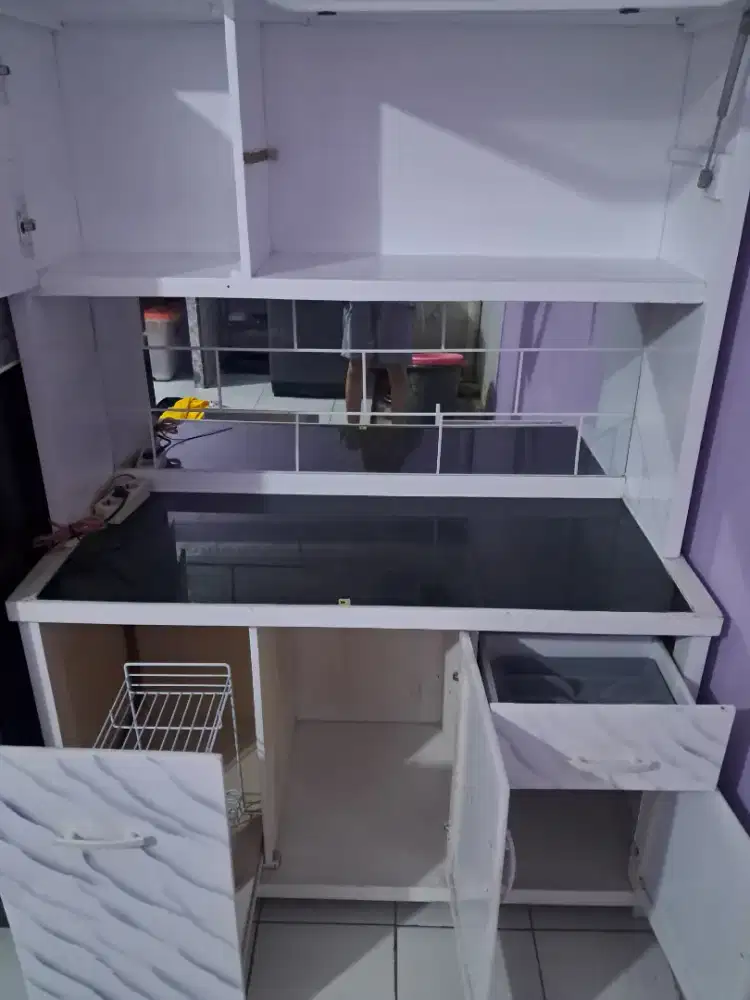 Di jual kondisi bekas lemari dapur panjang 150 m x tinggi 180 m