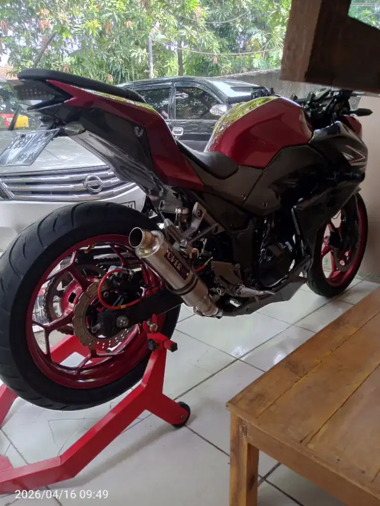 KAWASAKI Z250 MERAH MAROON