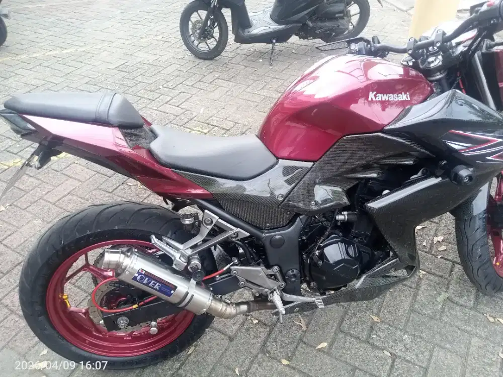 KAWASAKI Z250 MERAH MAROON