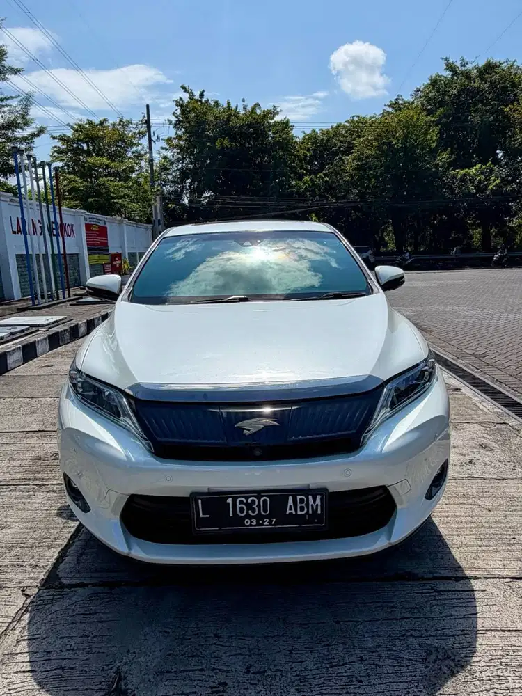 Toyota Harrier Premsound AT 2014. Putih Favorite Istimewa