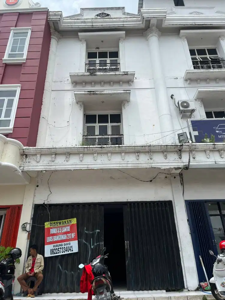 DISEWAKAN RUKO 3 LANTAI, LOKASI PUSAT KOTA
