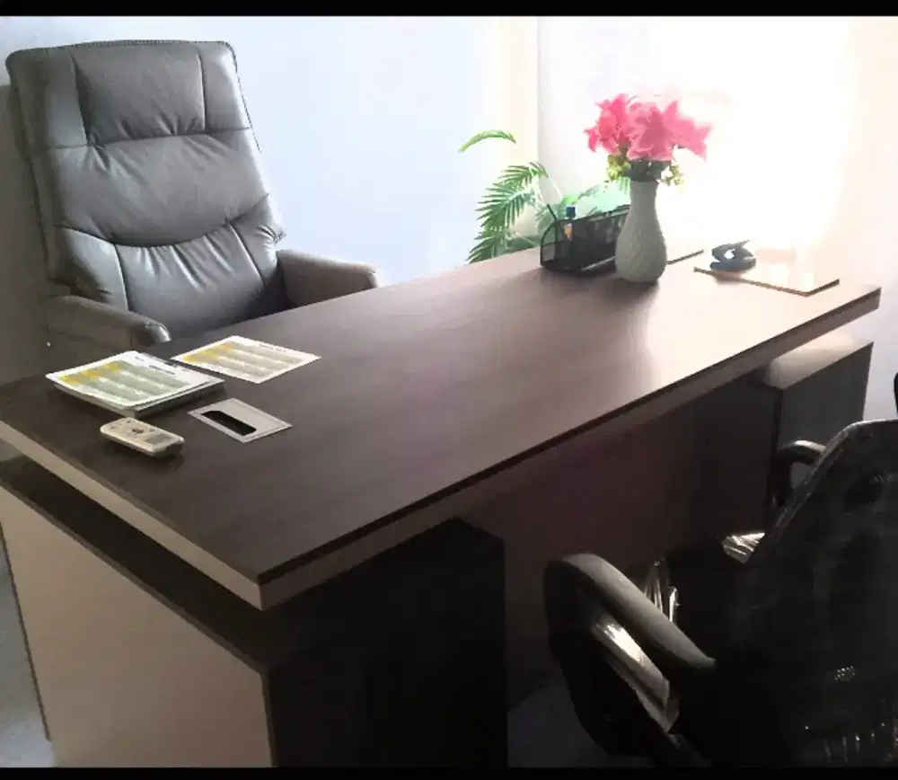 Di Jual Meja Direksi, Meja kantor, Meja Oval Rapat atau meeting