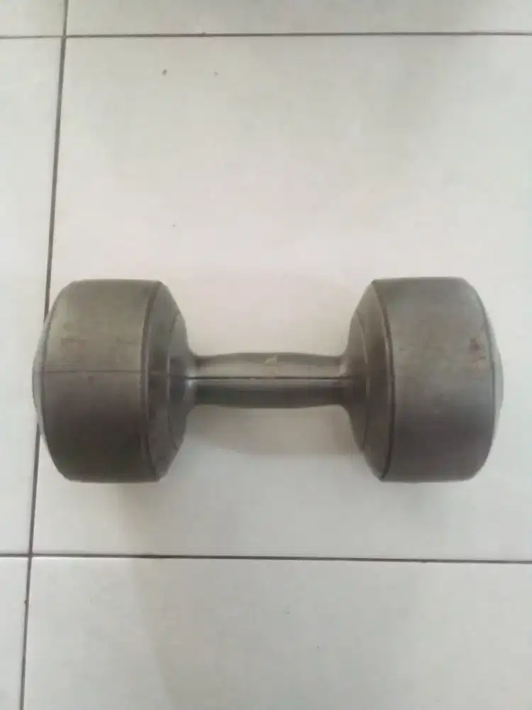 Dumbell 5kg no retak dan bocor