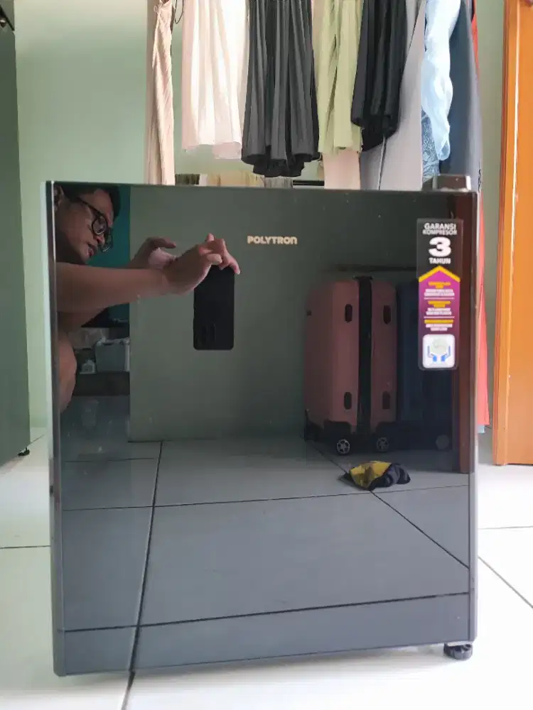 DIJUAL KULKAS MINI POLYTRON PRH 51 (1 PINTU)