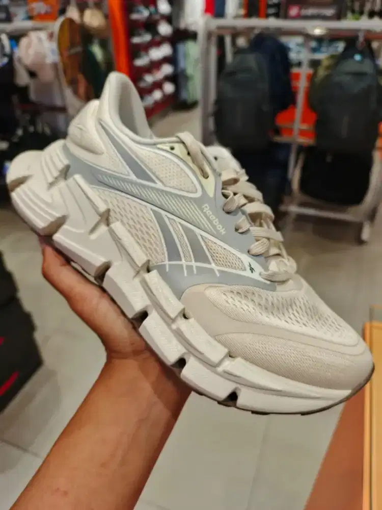 Sepatu lari original reebok floatzig