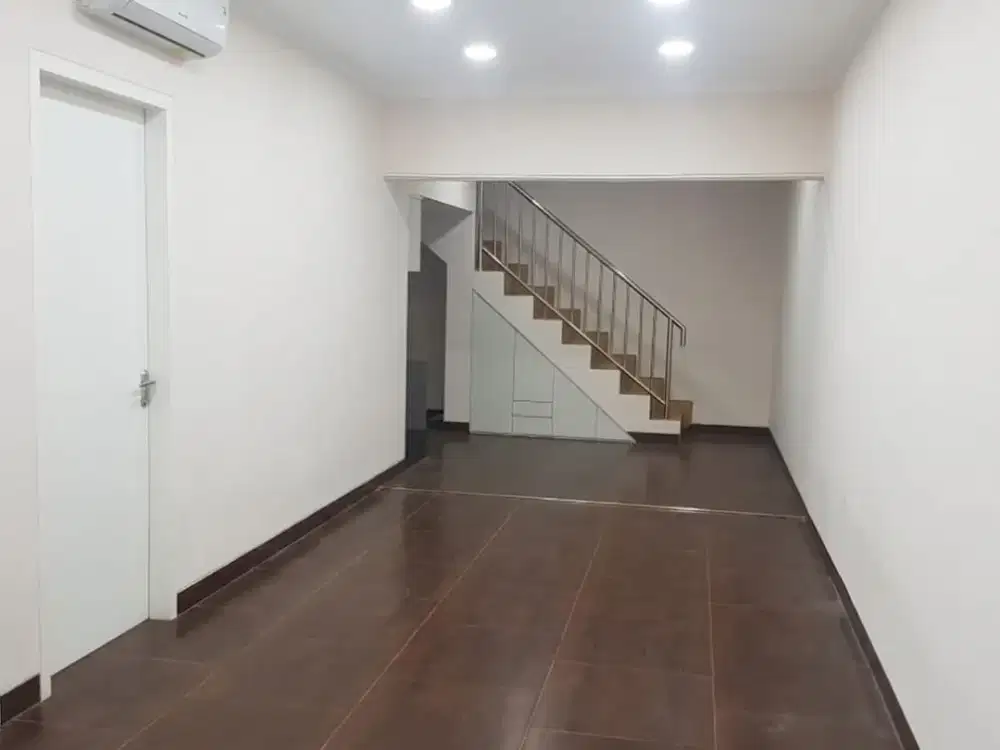 Rumah Cantik 1,5 Lantai di Taman Ratu Jakarta Barat