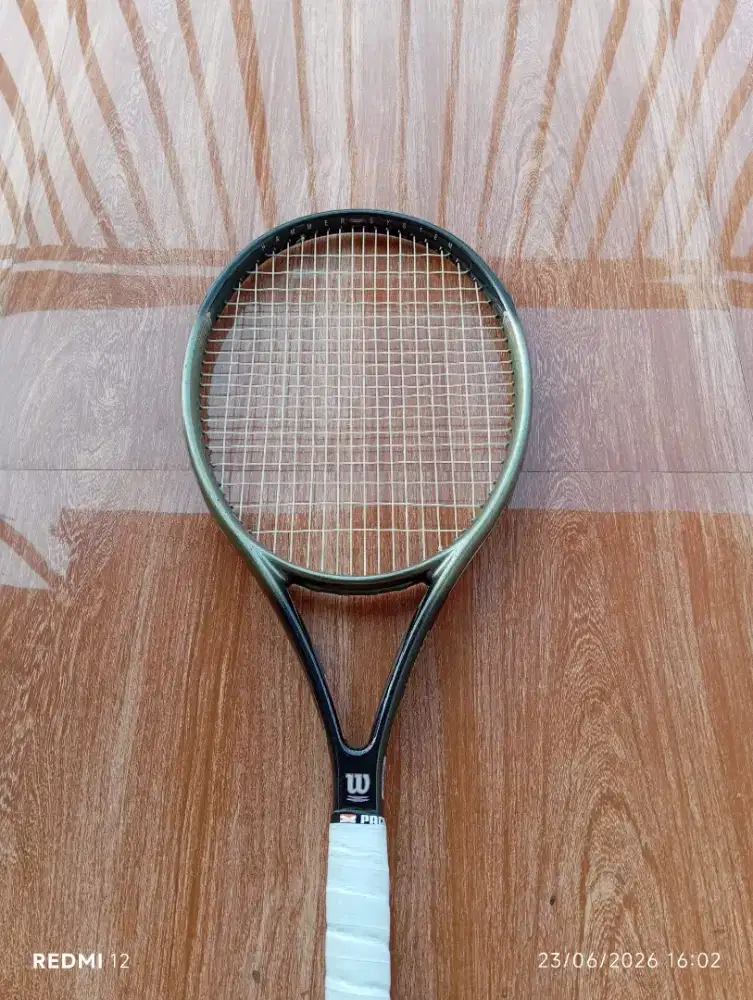 Raket tenis merk wilson hammer 95
