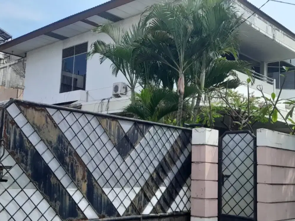 Jual Rumah di Puri Indah Kembangan LT 589 m2 , 2 Lantai Dalam Komplek