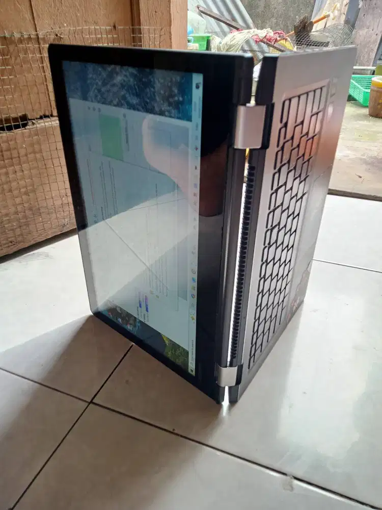 Lenovo YOGA (2 in 1) / Core i5 Gen-7 / Radeon / 256Gb / 4Gb / 2Jam/TAS