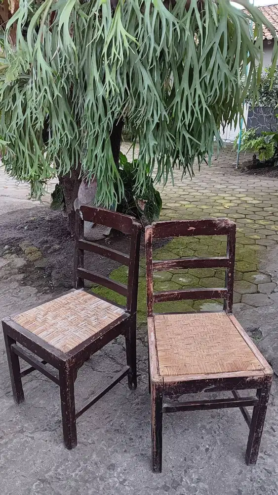 Sepasang Kursi / Bangku Jati Rotan Kampung Lawas Jadul Kuno Bekas