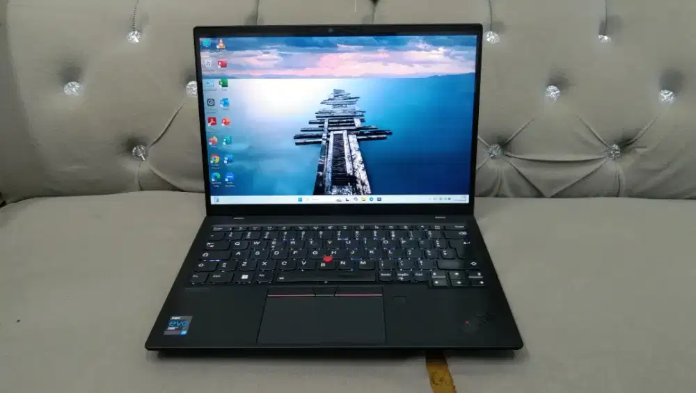 Lenovo Thinkpad X1 Carbon 
Core i7 Gen 13 
 Ram 16GB
 SSD 512GB
