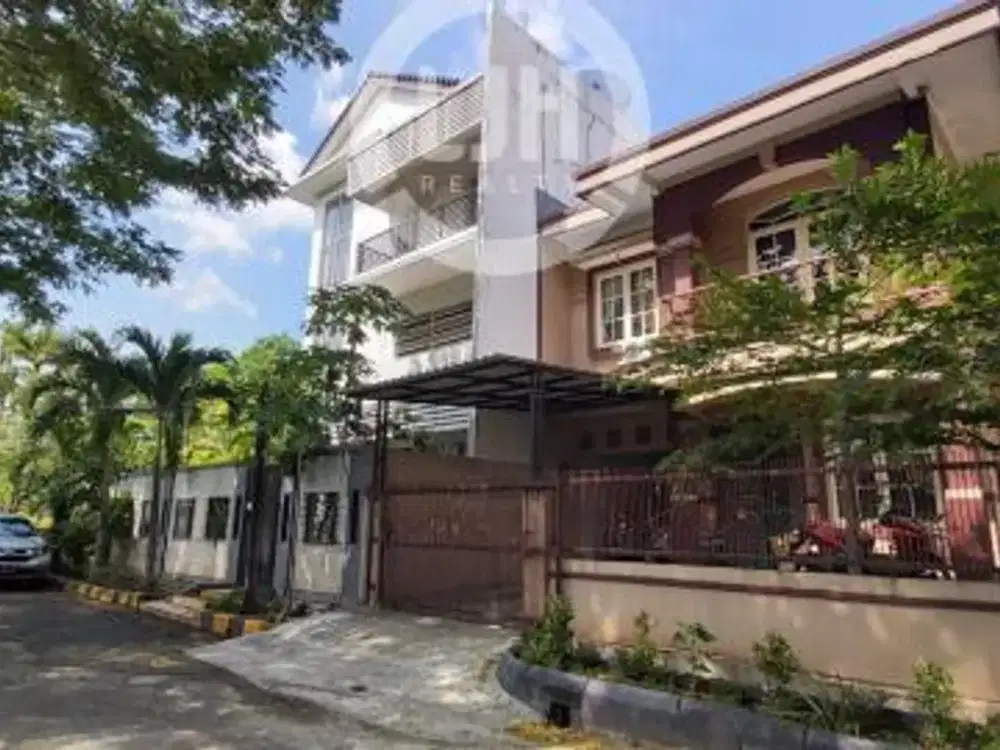 Rumah Jalan Lebar di Mitra Gading Villa Kelapa Gading Jakarta Utara