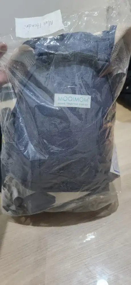 Gendongan bayi mooimom