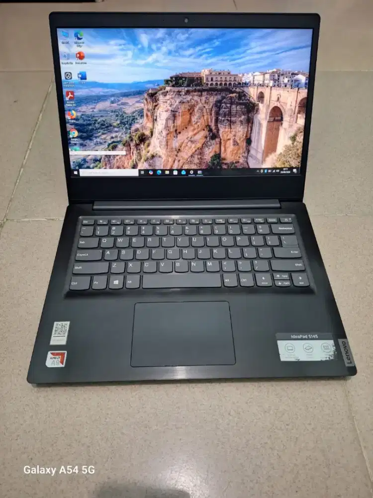Bismillah dijual laptop Lenovo AMD A9