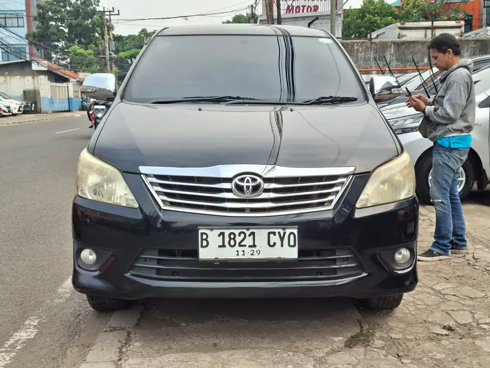 Toyota Kijang Innova 2011 Bensin