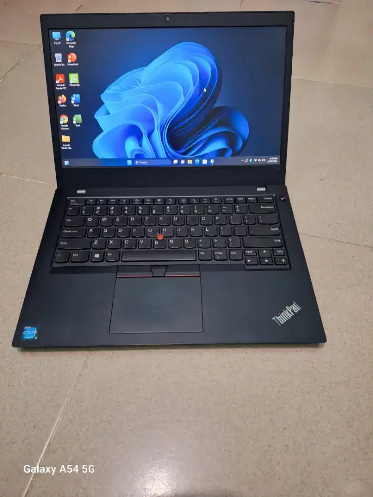 Bismillah dijual laptop Lenovo core i3 gen 11