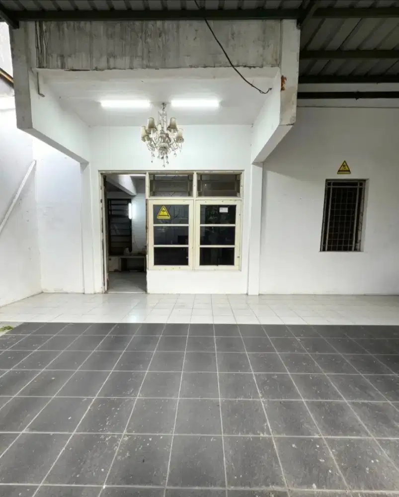IP3025:  Rumah Lama Komplek Duta Mas Jelambar