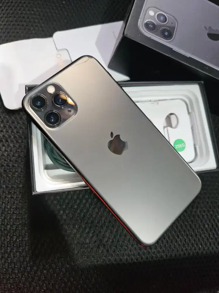IPHONE 11 PRO 256GB LENGKAP