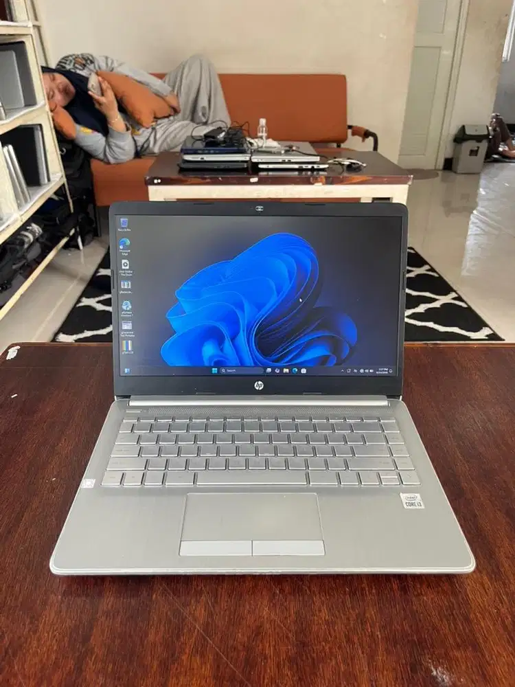 LAPTOP HP 14s - Core i3 gen 10 RAM 8GB SSD 256GB
