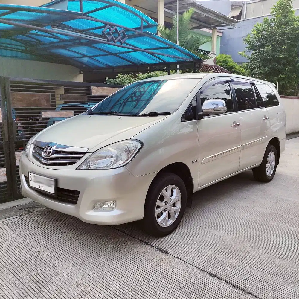 Toyota Innova G AT Matic 2010