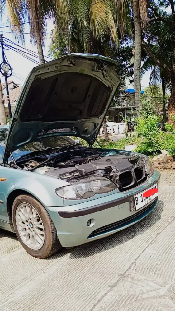 BMW 318i 2004 Bensin