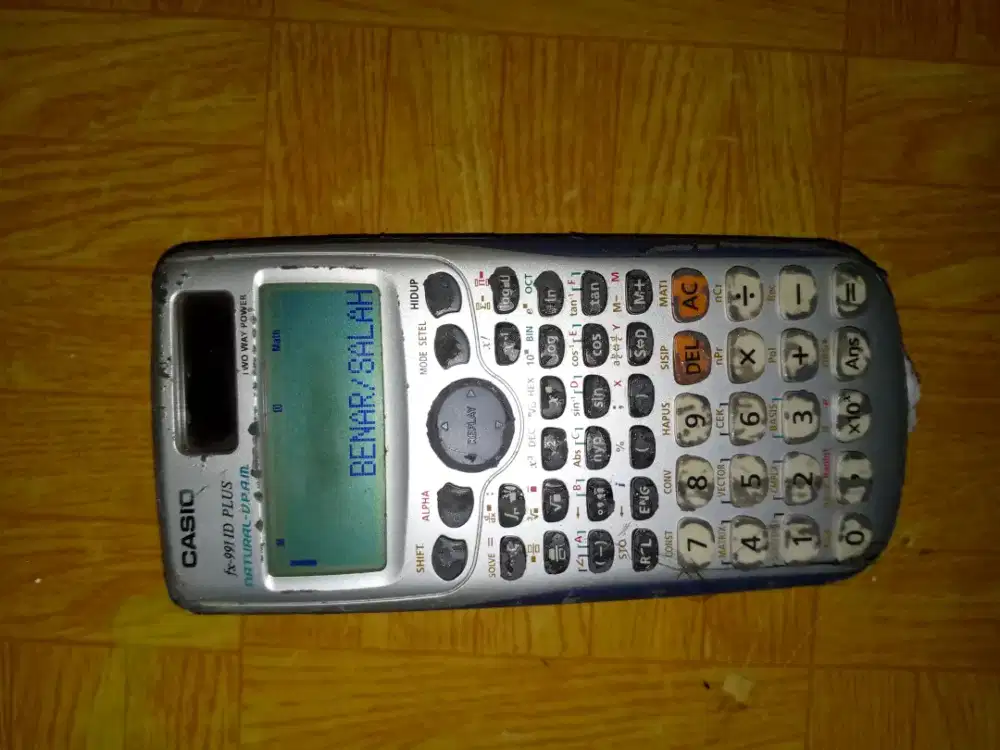 Ini adalah kalkulator saintifik Casio fx-991ID
