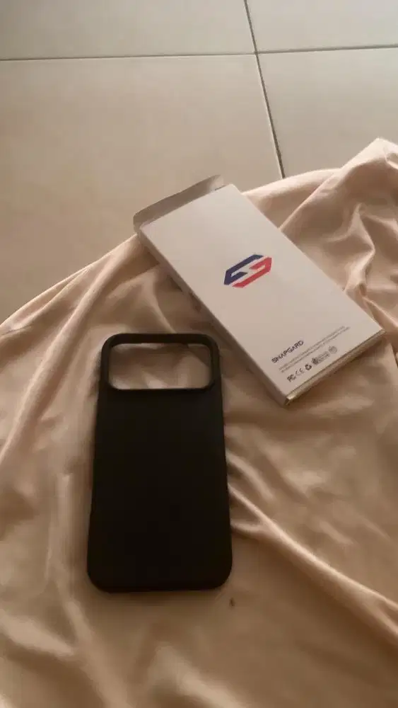casing case sillicone iphone 17 promax snapgard warna hitam