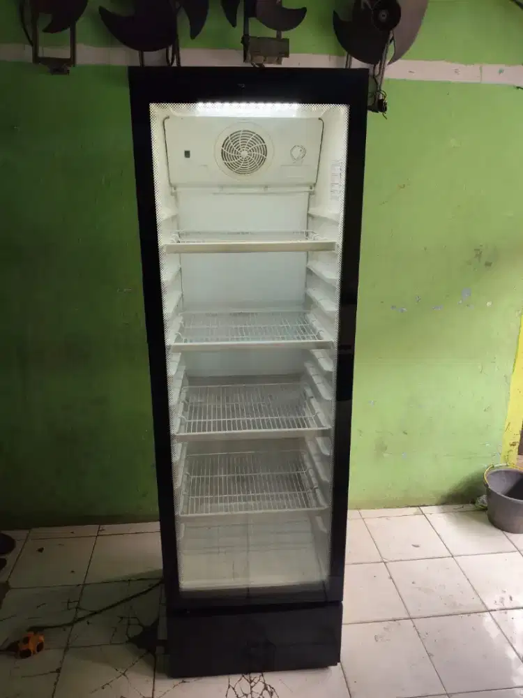 Showcase Polytron tinggi 4rak