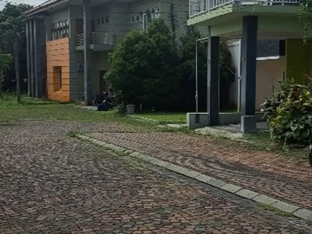 Rumah strategis lenteng agung raya dekat stasiun kreta api