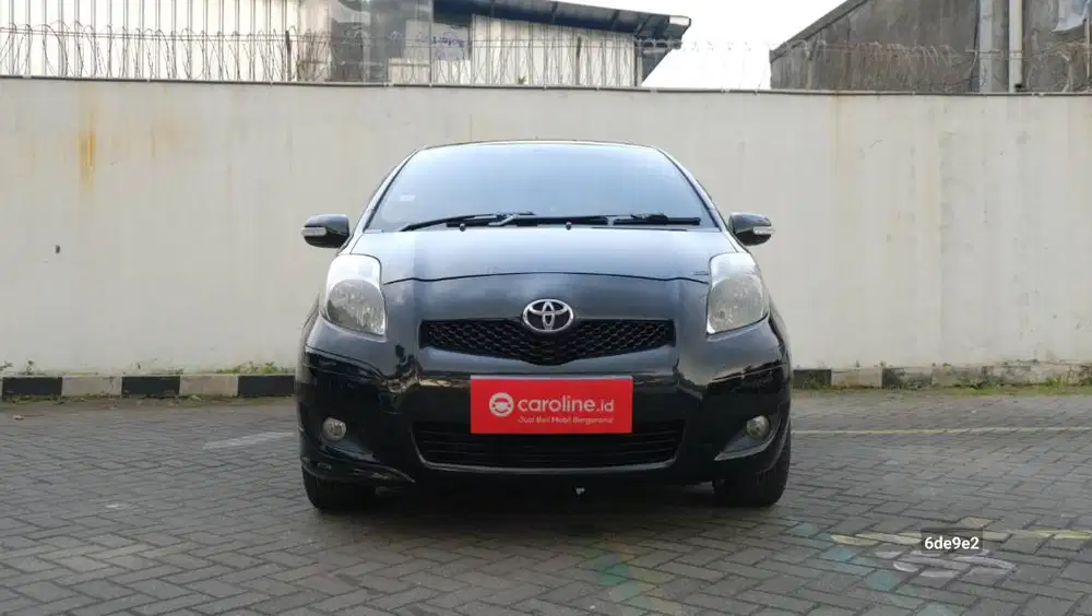 TOYOTA YARIS E 1.5 AT 2010 HITAM
