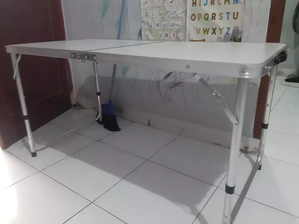Meja lipat portable