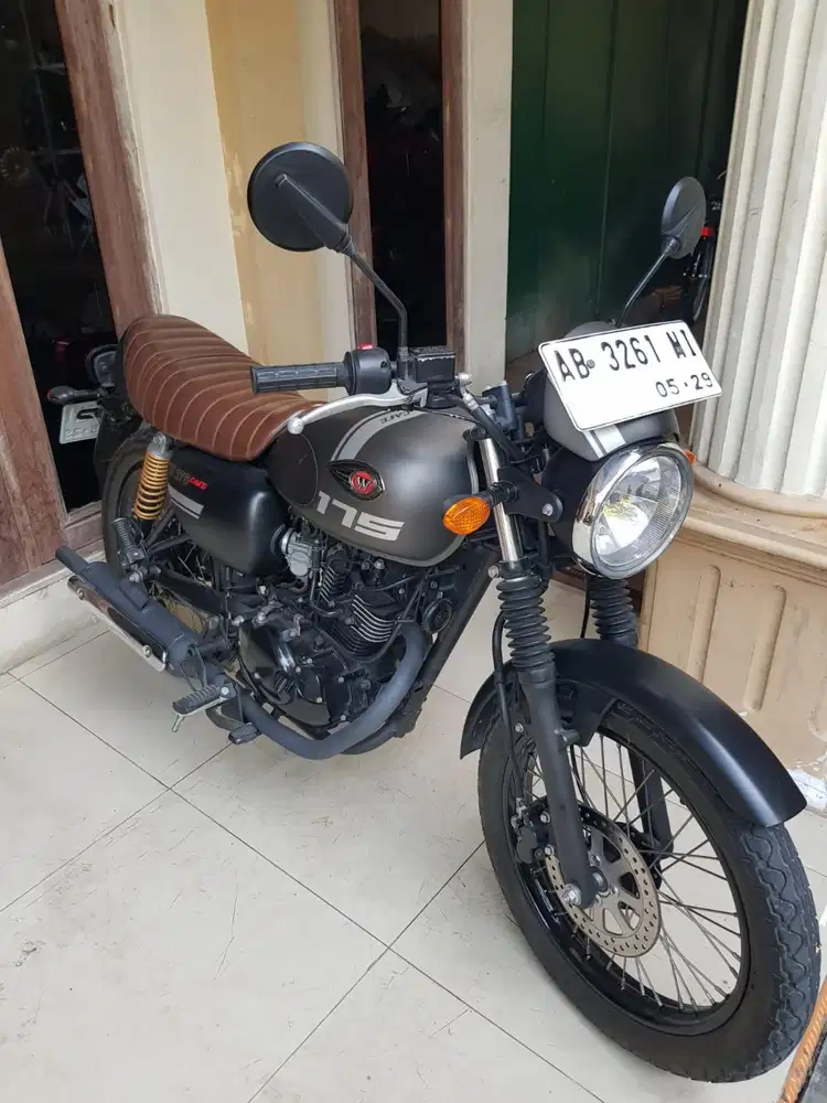 W 175 cafe abu abu 2019 low km 6ribuan gbm