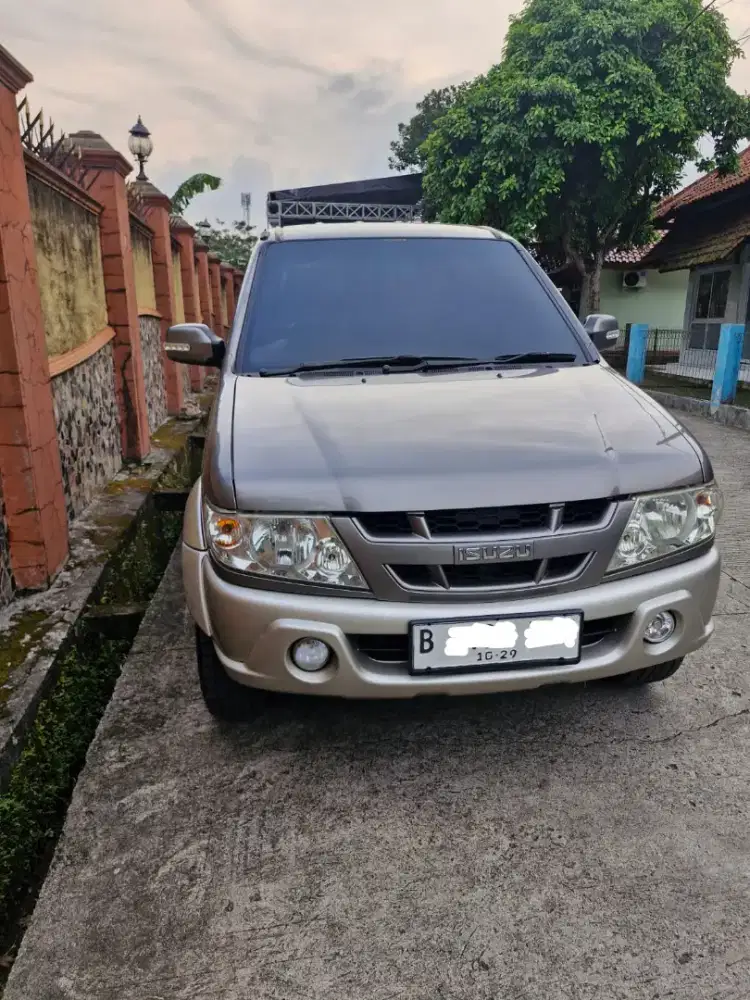 Isuzu Panther Touring Manual 2004