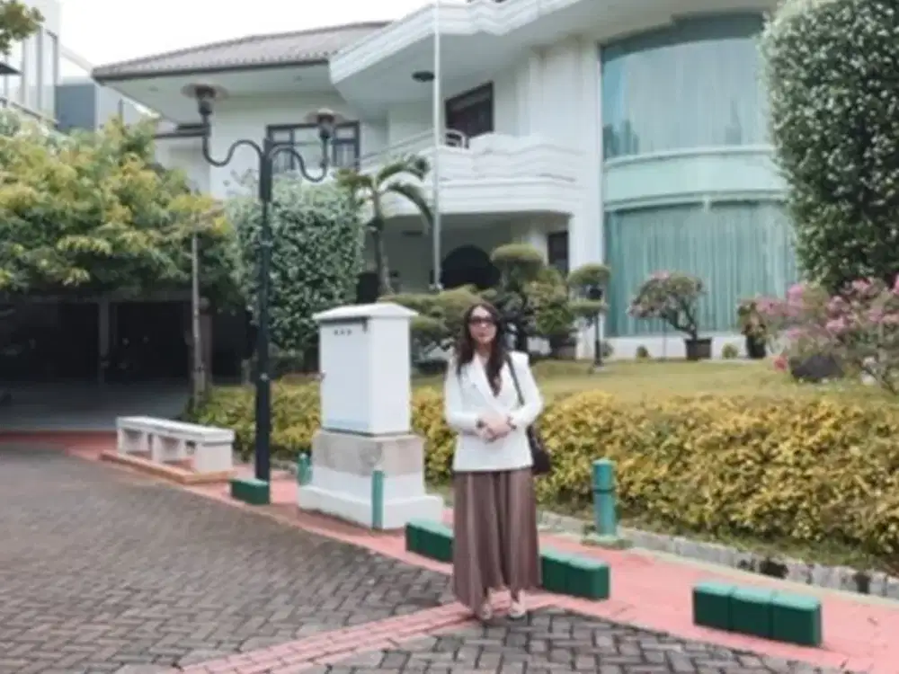 Ss.3822 - Murah !! Dijual Rumah Mewah Siap Huni Luas 1.117 Mtr Semi Furnish Jalan 3 Mobil di Bukit Gading Villa Hadap Timur