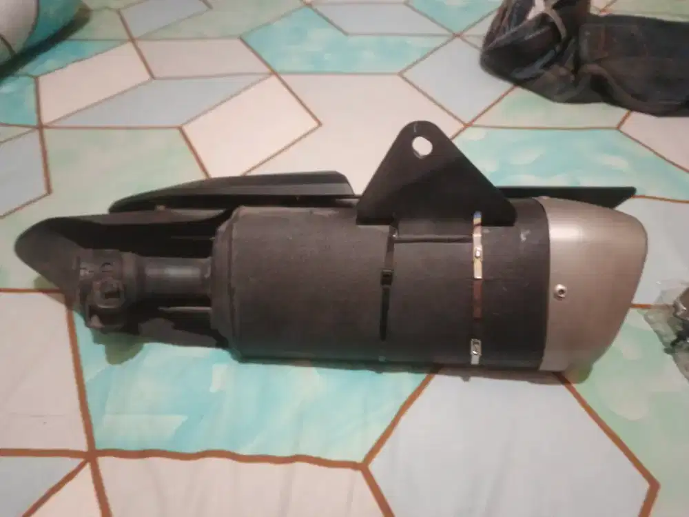 Knalpot/muffler ori Yamaha R25 dan kiprok ori copotan R25.