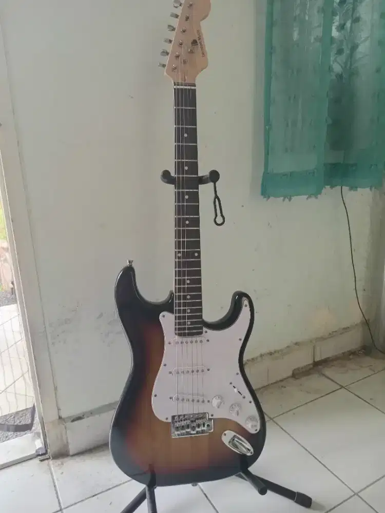 1 Paket Gitar + Speaker 5