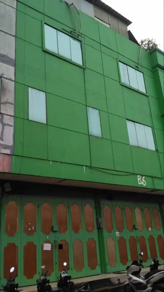 Disewakan Ruko 3 lantai, Gandeng 2