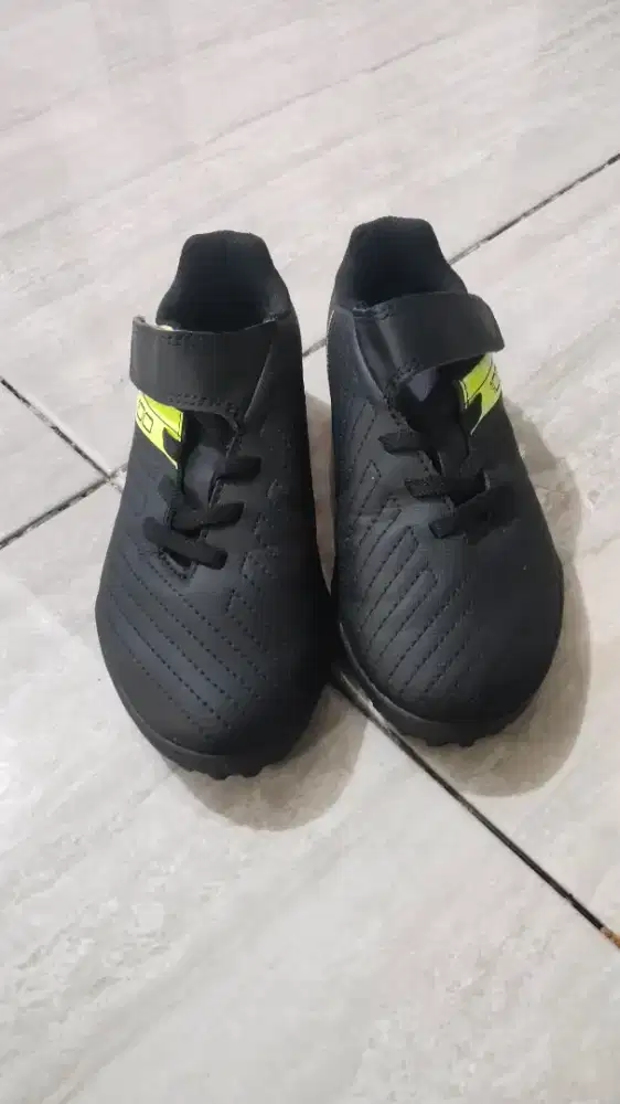 Sepatu Futsal Kipsta Kids
